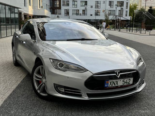 Tesla Model S foto 2