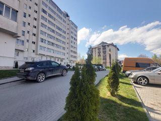 Apartament ( ialoveni) - 52m2 la etaj 4 foto 2