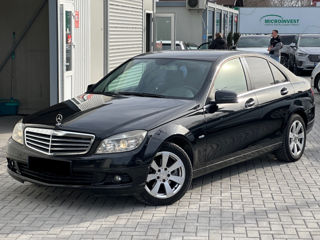 Mercedes C-Class foto 1