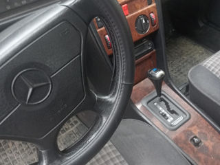 Mercedes E-Class foto 2