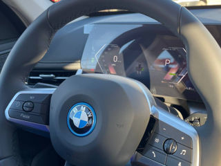 BMW iX1 фото 9