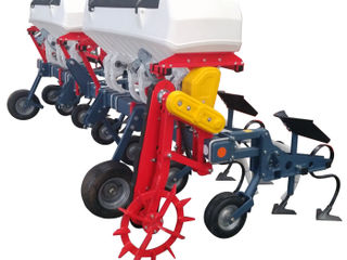 Cultivator pentru prasit cu fertilizati precise.