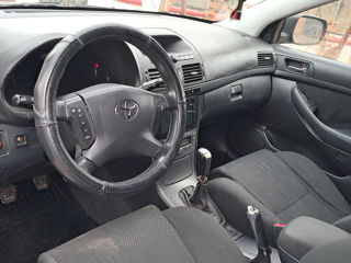 Toyota Avensis foto 5