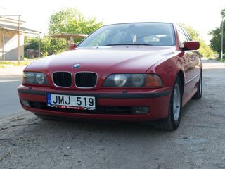 BMW 5 Series foto 1