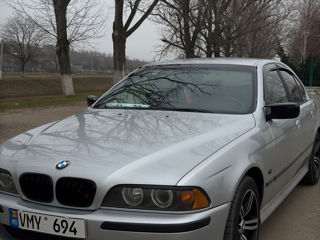 BMW 5 Series foto 2