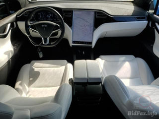 Tesla Model X foto 8