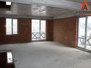 Rîșcani, str. P. G. Pântea, Casa în 3 nivele, Duplex, 240 m2, Varianta sură! foto 5