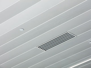 Реечные алюминиевые подвесные потолки в Молдове, tavane lamelare liniare foto 5