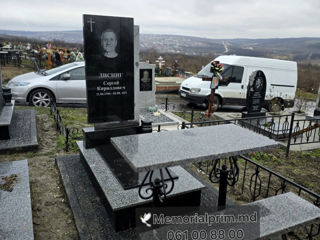 Monumente funerare din granit negru natural de la producator MemorialPrim.md foto 6