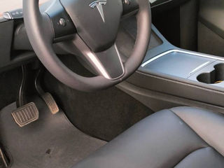 Tesla Model Y foto 8