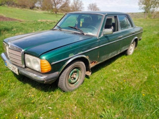 Mercedes Series (W123) foto 5