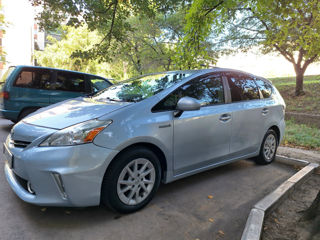 Toyota Prius v