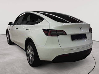 Tesla Model Y foto 2