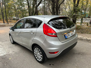 Ford Fiesta foto 8