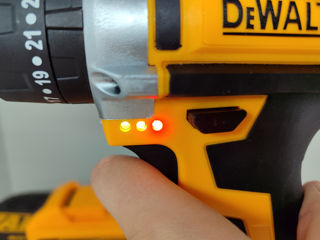 Ударный бесщеточный шуруповёрт DeWalt DCD771 24volt foto 8