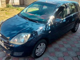 Ford Fiesta foto 2