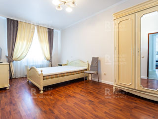 Apartament cu 2 camere, 90 m², Centru, Chișinău foto 3