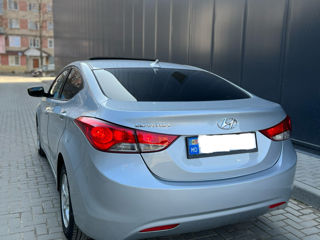 Hyundai Elantra foto 3