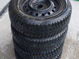 Продам 4 зимние диски с шинами Maxxis 195/65R15 в идиальном состояни срочна!!!