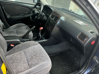 Toyota Avensis foto 4