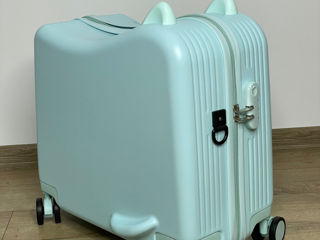 Детский чемодан на котором можно ездить . foto 1