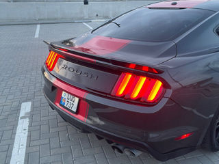 Ford Mustang foto 2