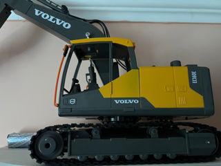 Excavator Volvo  Jucarie  marime 1:26