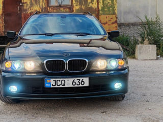 BMW 5 Series foto 2