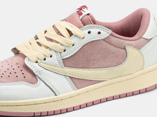 Nike Air Jordan 1 Retro Low x Travis Scott White/Pink Women's foto 3