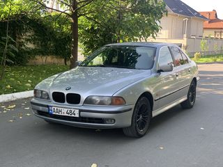 BMW 5 Series foto 3