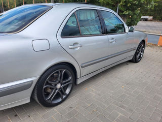 Mercedes E-Class foto 3