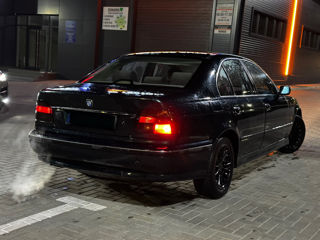 BMW 5 Series foto 4