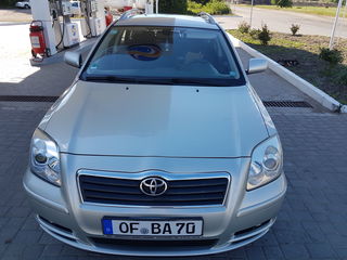 Toyota Avensis foto 1