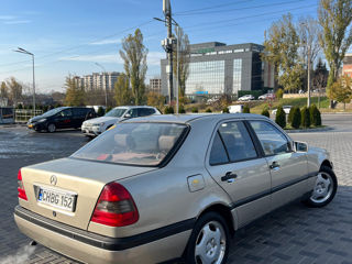 Mercedes C-Class foto 4