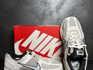 Nike Zoom Vomero 5 White and Grey