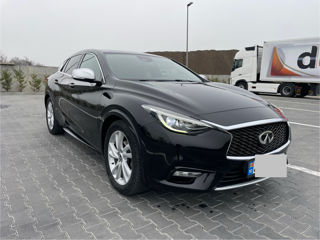 Infiniti Q30 foto 2