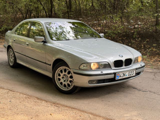 BMW 5 Series foto 2