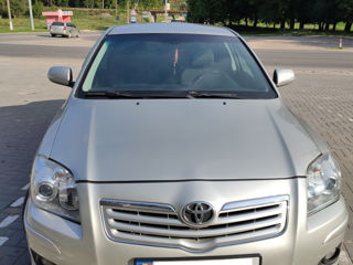 Toyota Avensis foto 1