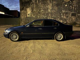 BMW 5 Series foto 3