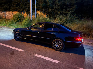 Mercedes E-Class foto 8