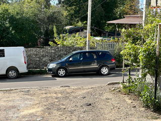 Toyota Avensis Verso foto 11