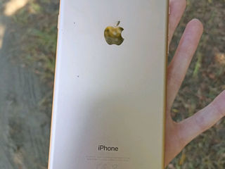 Продаю iPhone 7Plus Gold 3/32