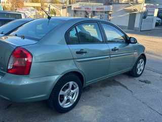 Hyundai Accent foto 4