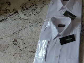 Продаются в упаковке новые мужские рубашки белого цвета отличного качества с коротким рукавом