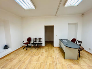 Camere separate (130m2) de inchiriat intr-o cladire de birouri, in centru, str. A. Sciusev- B.Bodoni