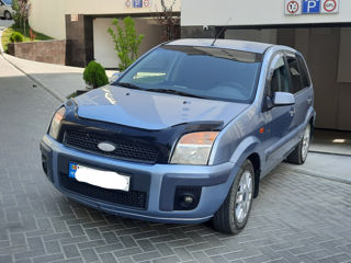 Ford Fusion foto 2