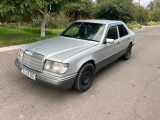 Mercedes E-Class foto 1