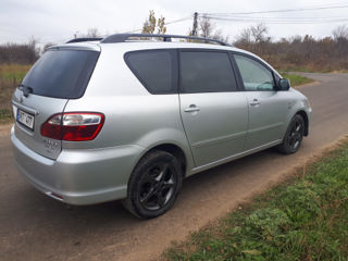 Toyota Avensis Verso foto 5