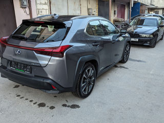 Lexus UX foto 2