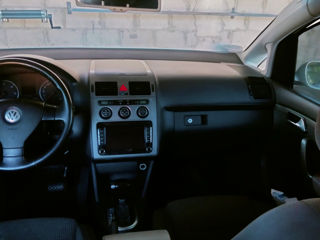 Volkswagen Touran foto 2